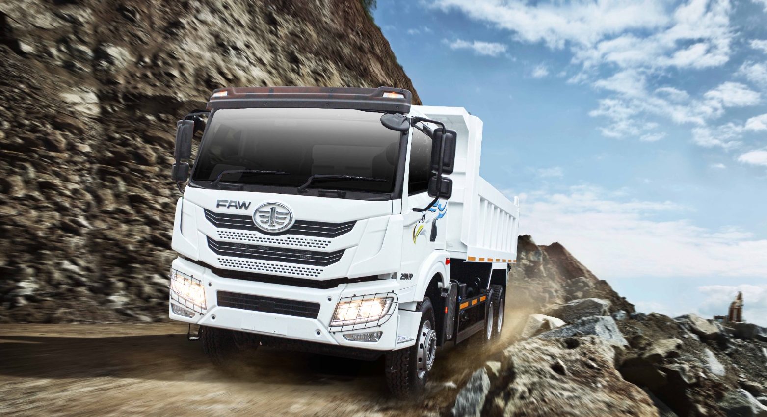 FD290DT Andalan Dump Truck sebagai Truk Pasir